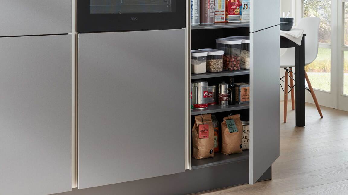 Interliving Küche Serie 3017 mit AEG Einbaugeräten Interliving Küche Serie 3017 mit AEG Einbaugeräten