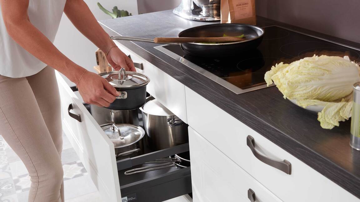 Interliving Küche Serie 3023 mit AEG Einbaugeräten Interliving Küche Serie 3023 mit AEG Einbaugeräten