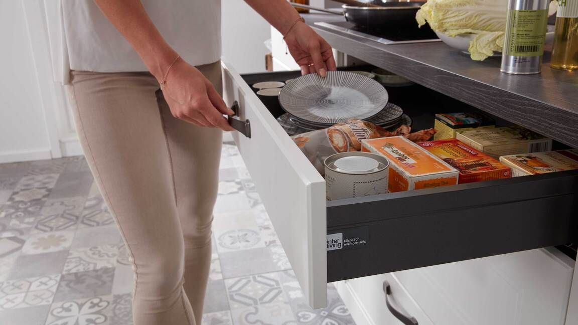Interliving Küche Serie 3023 mit AEG Einbaugeräten Interliving Küche Serie 3023 mit AEG Einbaugeräten