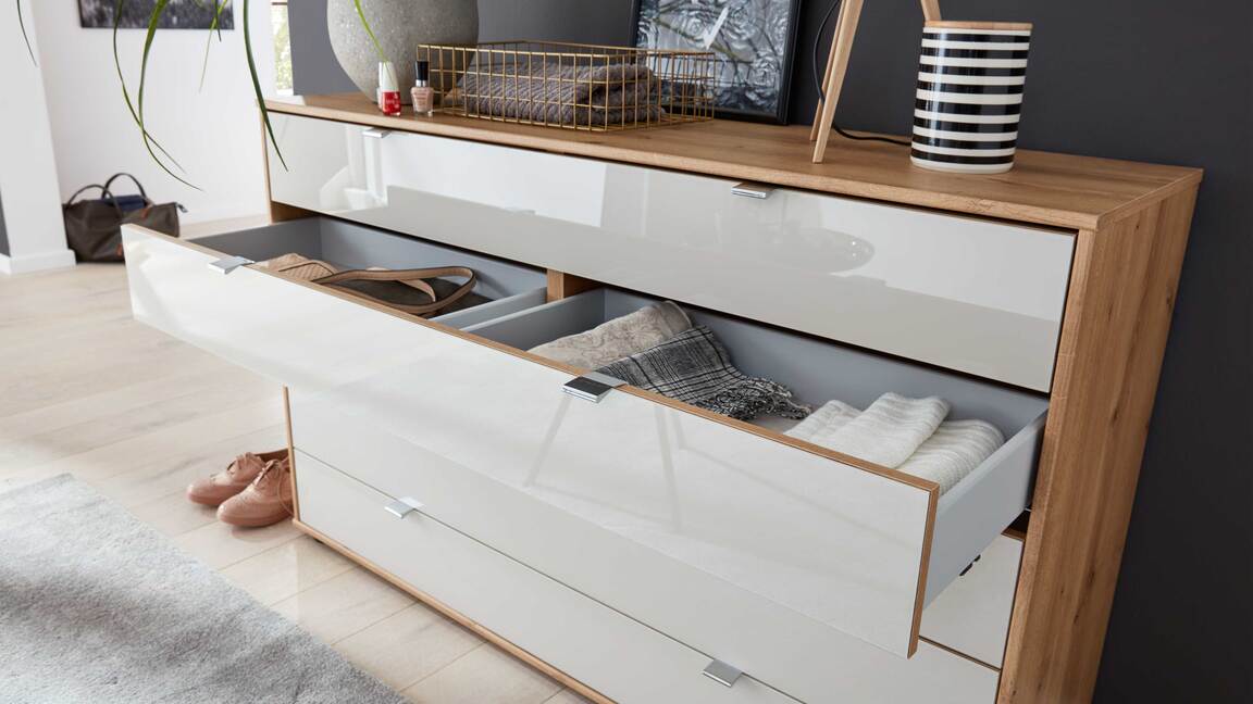 Interliving Schlafzimmer Serie 1017 – Schubladenkommode 137 Interliving Schlafzimmer Serie 1017 – Schubladenkommode 137