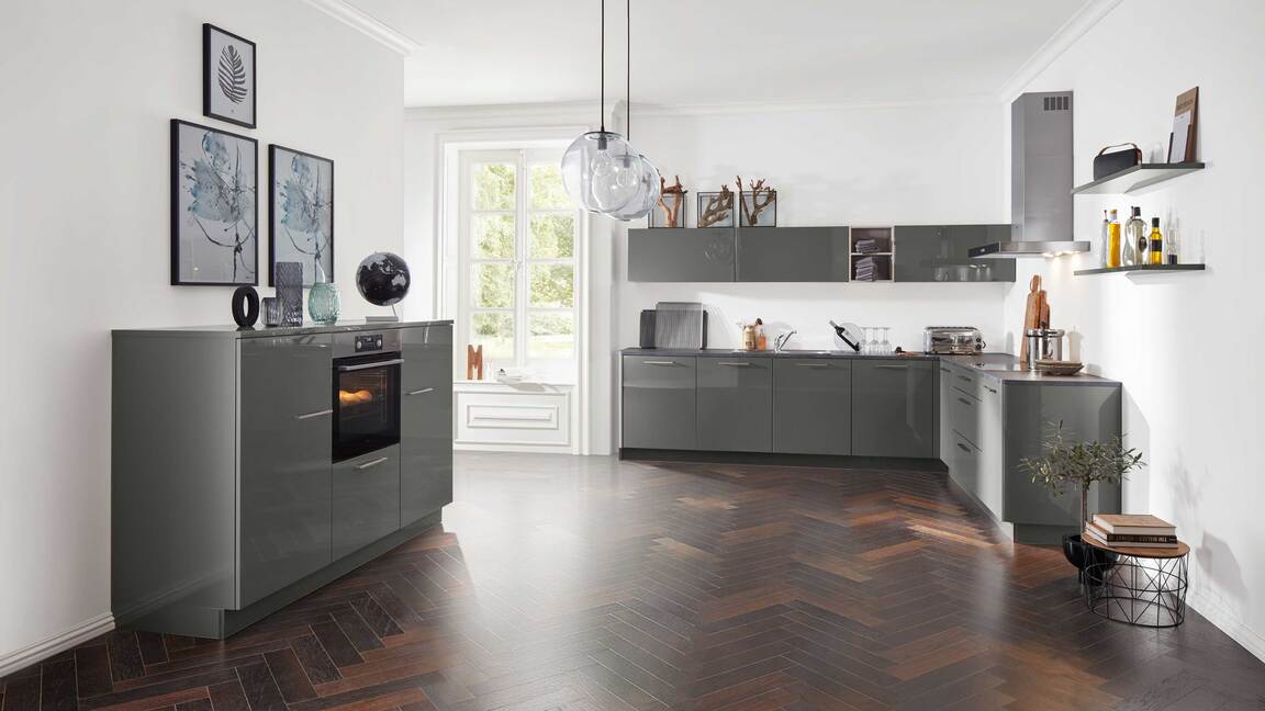 Interliving Küche Serie 3007 mit AEG Einbaugeräten