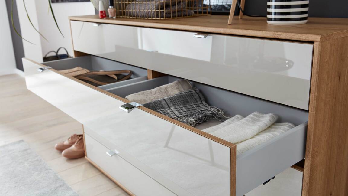 Interliving Schlafzimmer Serie 1017 – Schubladenkommode 137 Interliving Schlafzimmer Serie 1017 – Schubladenkommode 137