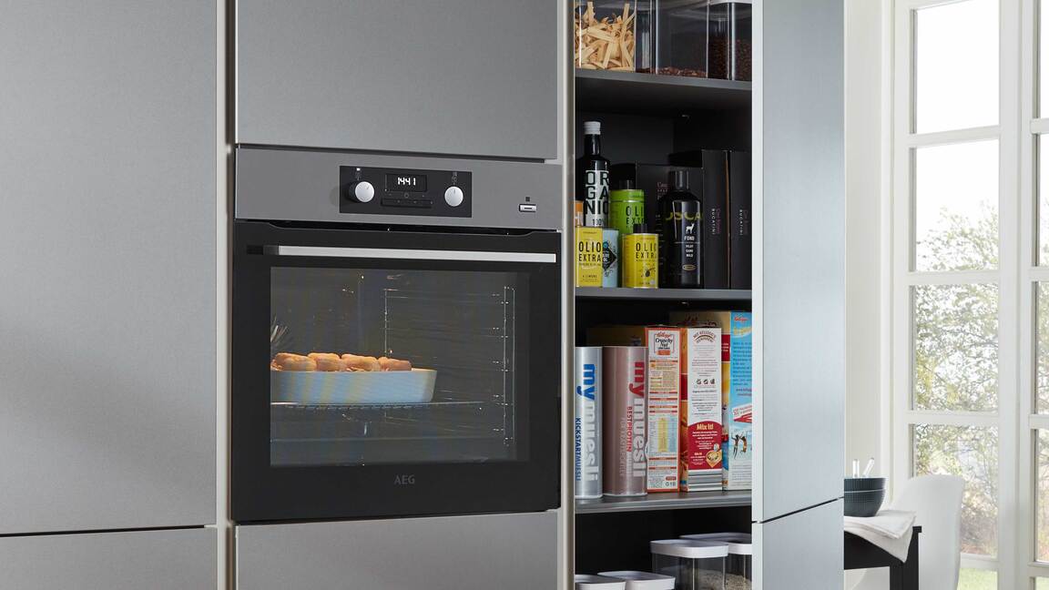Interliving Küche Serie 3017 mit AEG Einbaugeräten Interliving Küche Serie 3017 mit AEG Einbaugeräten