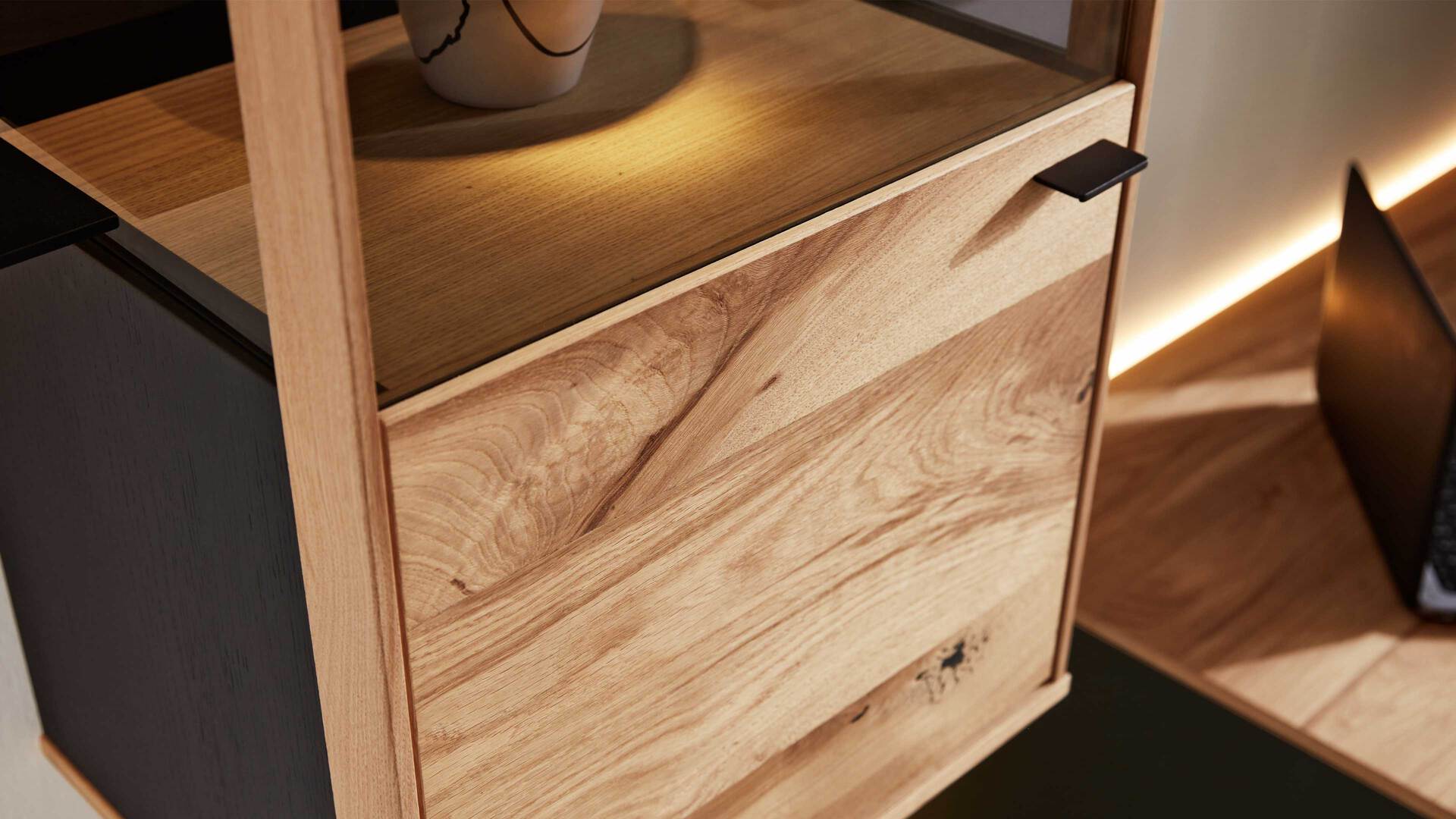 Interliving Esszimmer Serie 5604 - Hängevitrine V712-0300L Interliving Esszimmer Serie 5604 - Hängevitrine V712-0300L