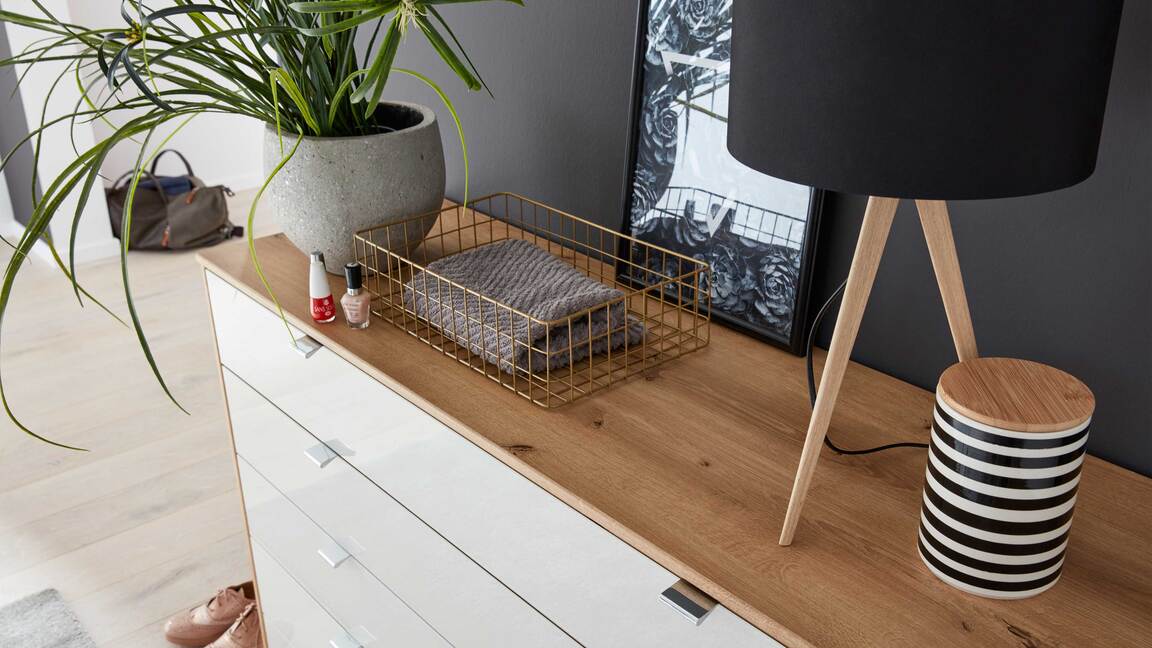 Interliving Schlafzimmer Serie 1017 – Schubladenkommode 137 Interliving Schlafzimmer Serie 1017 – Schubladenkommode 137