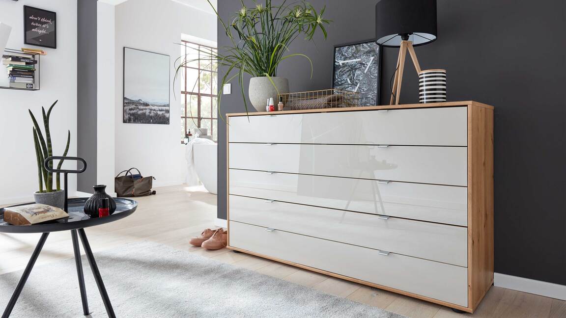 Interliving Schlafzimmer Serie 1017 – Schubladenkommode 137 Interliving Schlafzimmer Serie 1017 – Schubladenkommode 137