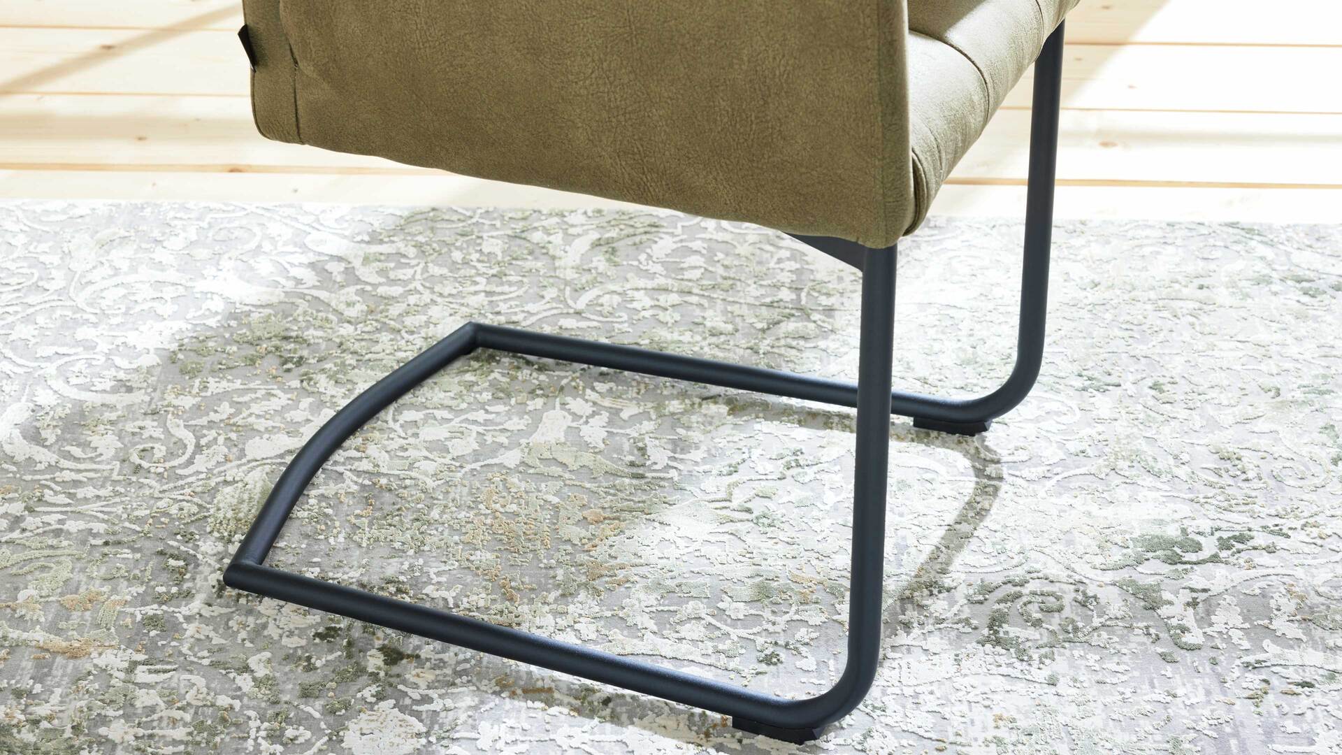 Interliving Esszimmer Serie 5104 – Armlehn-Schwingstuhl Interliving Esszimmer Serie 5104 – Armlehn-Schwingstuhl