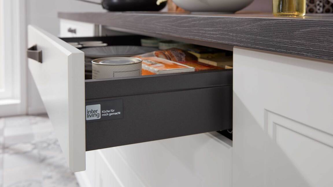 Interliving Küche Serie 3023 mit AEG Einbaugeräten Interliving Küche Serie 3023 mit AEG Einbaugeräten