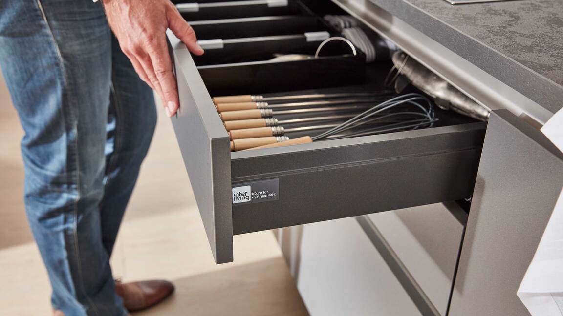 Interliving Küche Serie 3017 mit AEG Einbaugeräten Interliving Küche Serie 3017 mit AEG Einbaugeräten