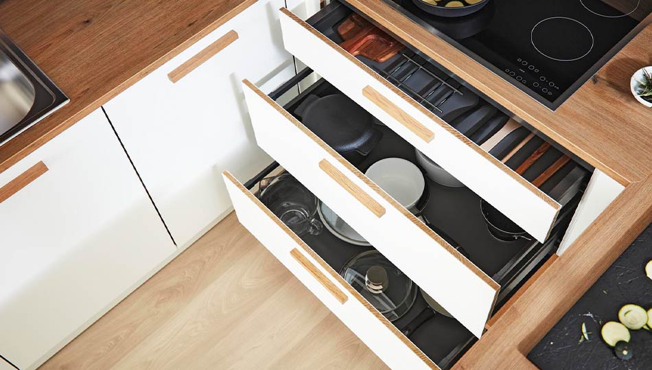 Raffinierte Aufbewahrung dank der klassische Schublade • Möbel Wassermann Raffinierte Aufbewahrung dank der klassischen Schublade • Möbel Wassermann